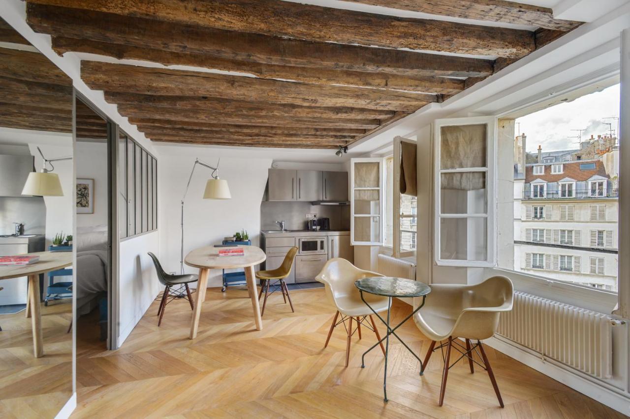 Cosy & Bright Under The Beams On Place Dauphine Id 319