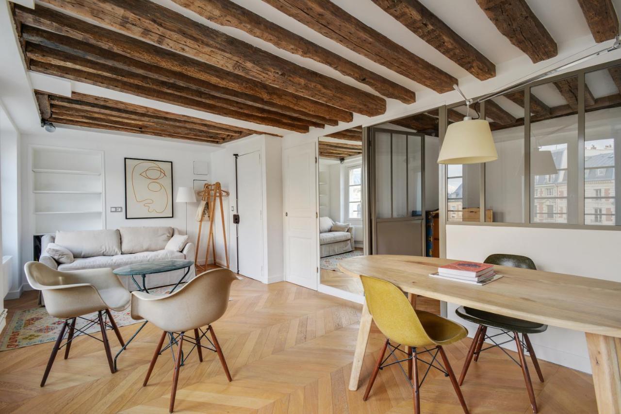 Cosy & Bright Under The Beams On Place Dauphine Id 319 Apartment Paris