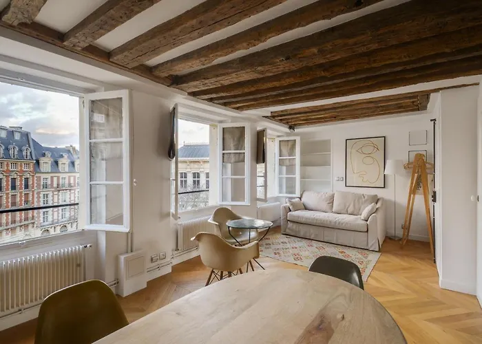 Cosy & Bright Under The Beams On Place Dauphine Id 319