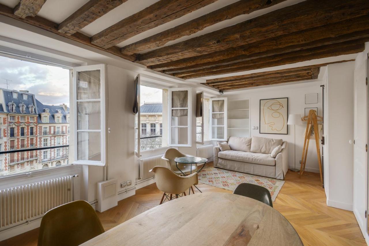Apartment Cosy & Bright Under The Beams On Place Dauphine Id 319 *